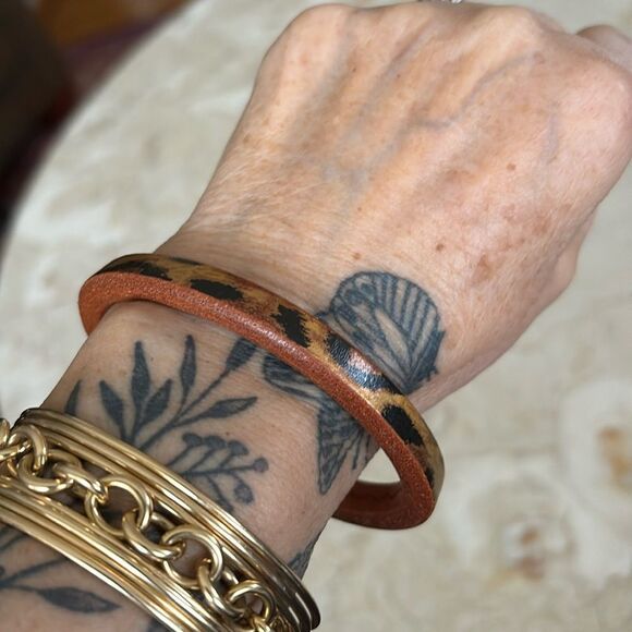 NWOT Handcrafted Leather Bracelet Animal Print Magnetic Clasp - Picture 1 of 8